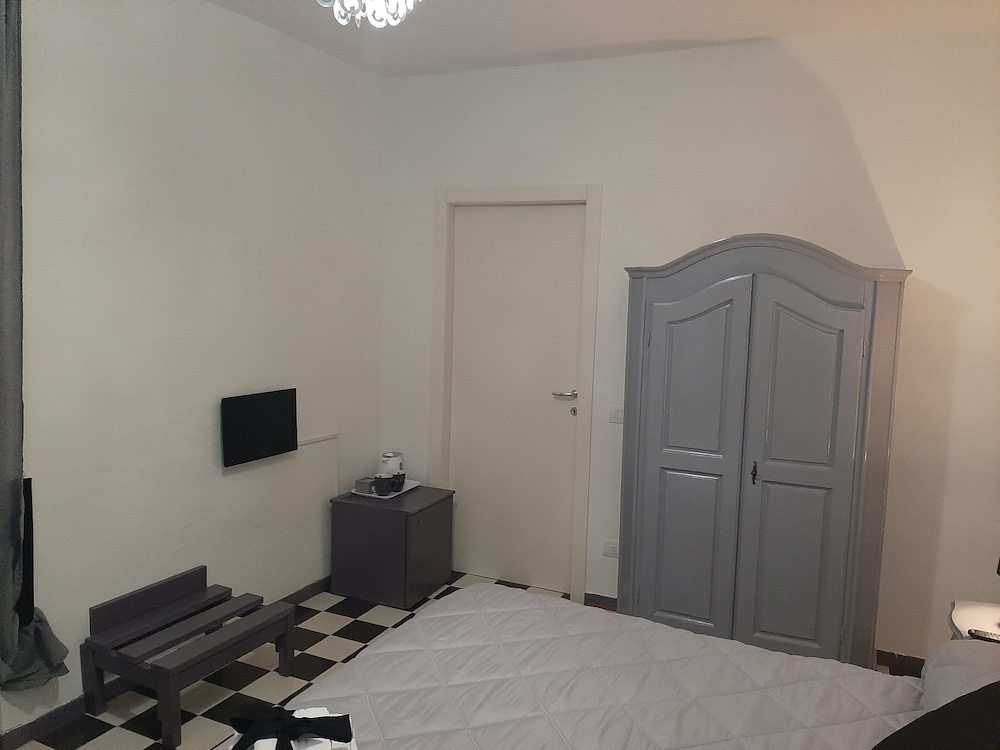 Economy Triple Room