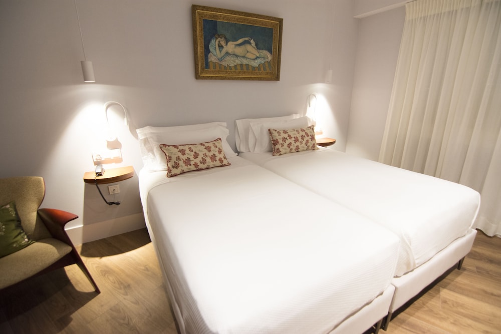 Double or Twin Room - Photo 21