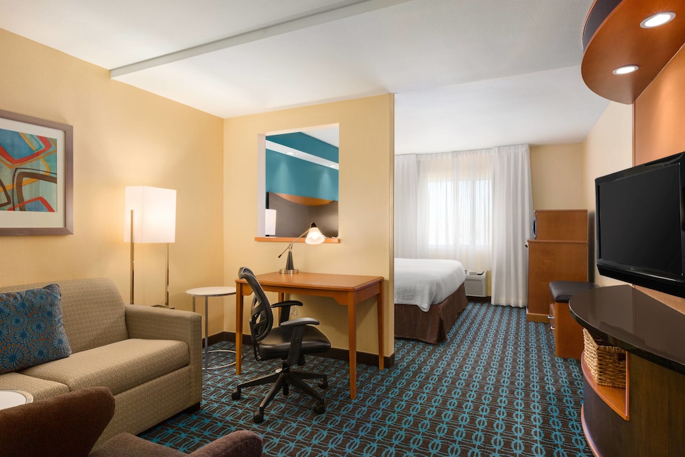 Executive Suite, 1 King Bed With Sofa Bed (Mobility/Hearing Accessible, Tub)