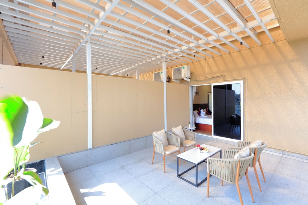 Suite With Balcony - Photo 5