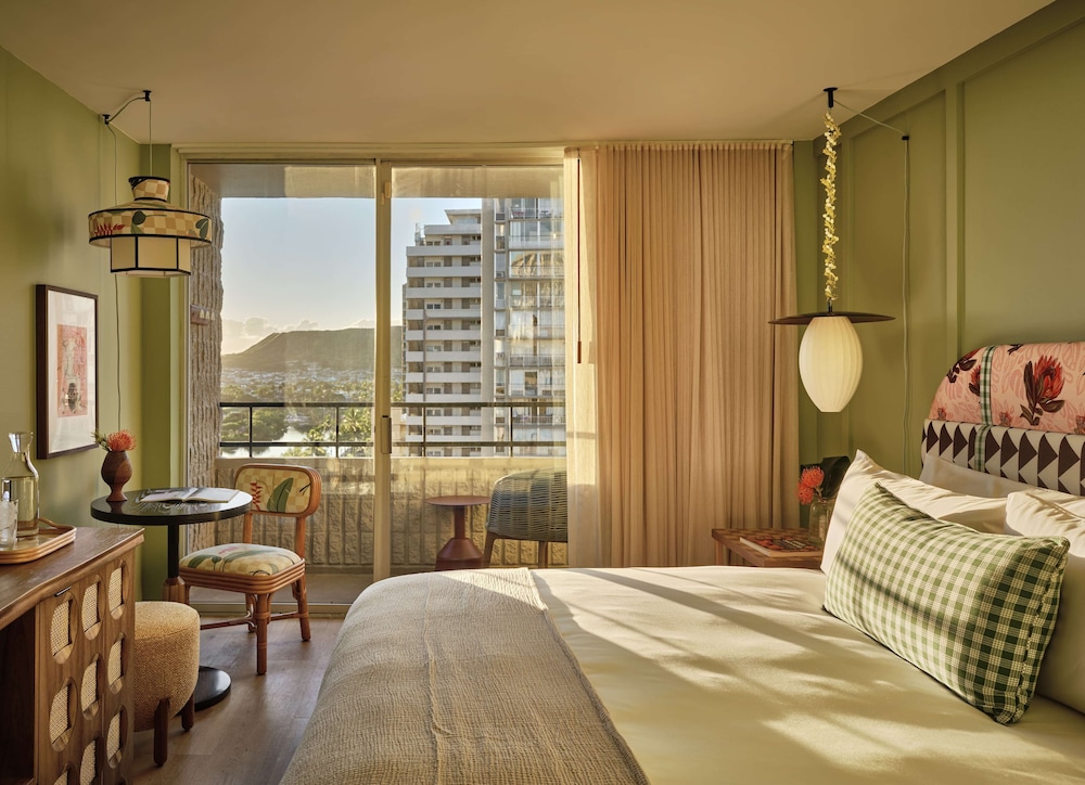 Premium Room, 1 King Bed (View) - Photo 1