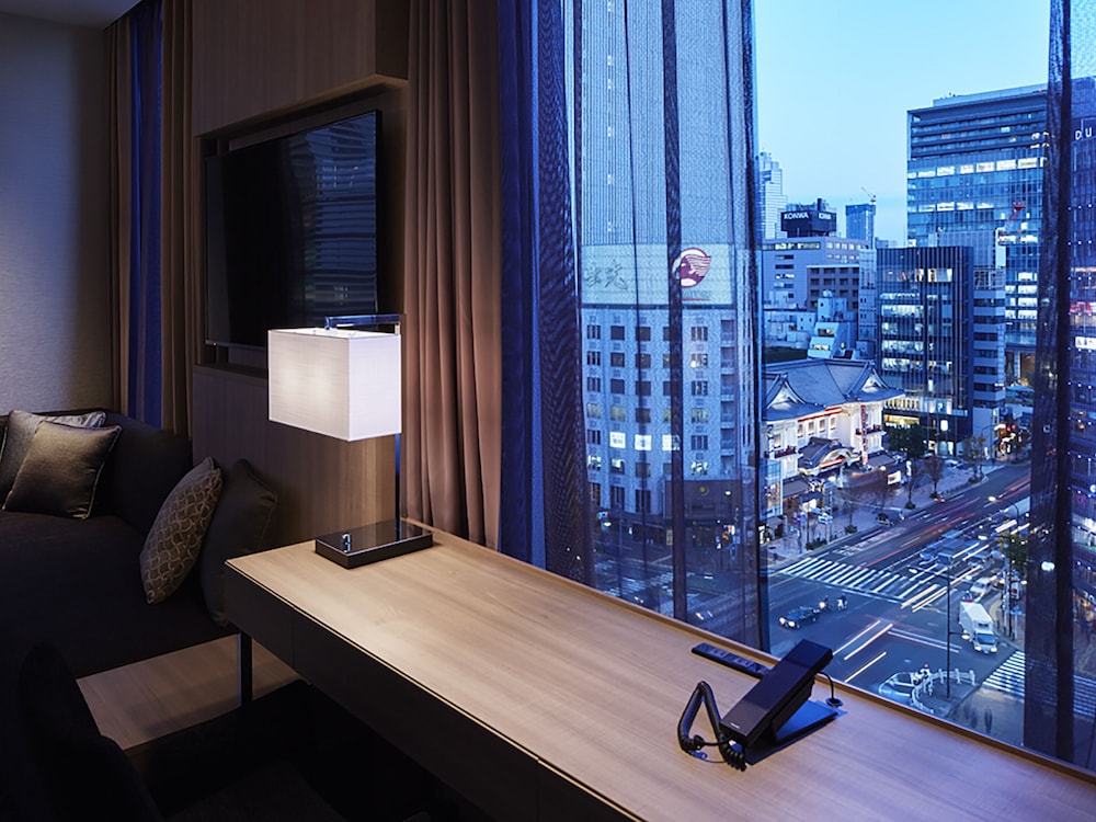 Deluxe Triple Room, Non Smoking thumbnail 5