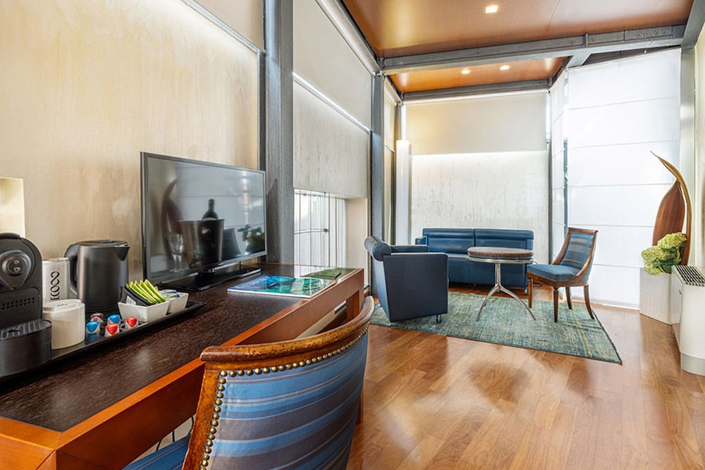 Superior Studio Suite - Photo 3