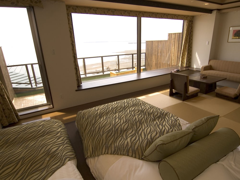 Japanese & Western Style Room,Non Smoking (Lake View) - Photo 9