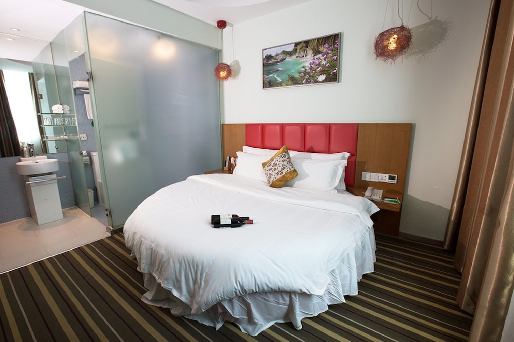 Romantic roundbed Room