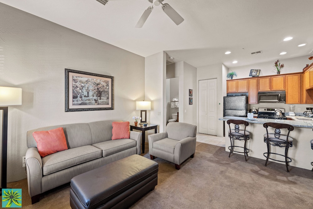 Deluxe Condo photo 1