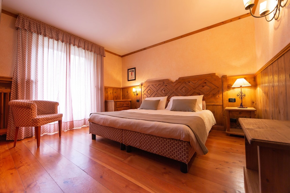 Double or Twin Room, Balcony - Photo 8