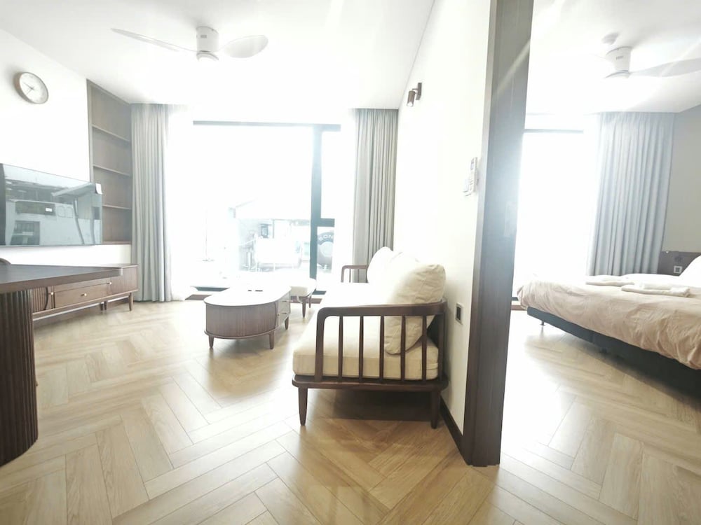 Luxury Apartment, 2 Bedrooms, Patio, City View photo 2