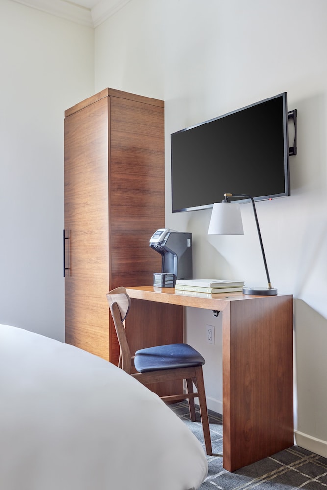 Standard Room, 1 Queen Bed - Photo 4