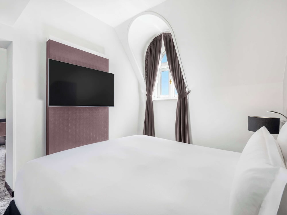 Junior Suite, 1 Double Bed (and sofa) thumbnail 5
