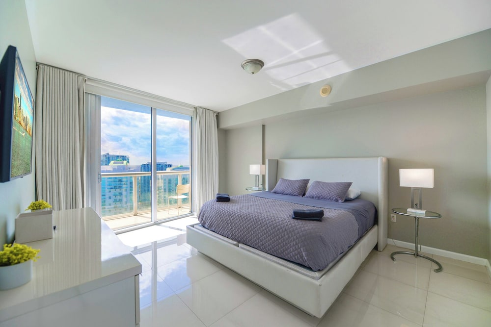 Luxury Condo, 1 Bedroom, City View photo 2