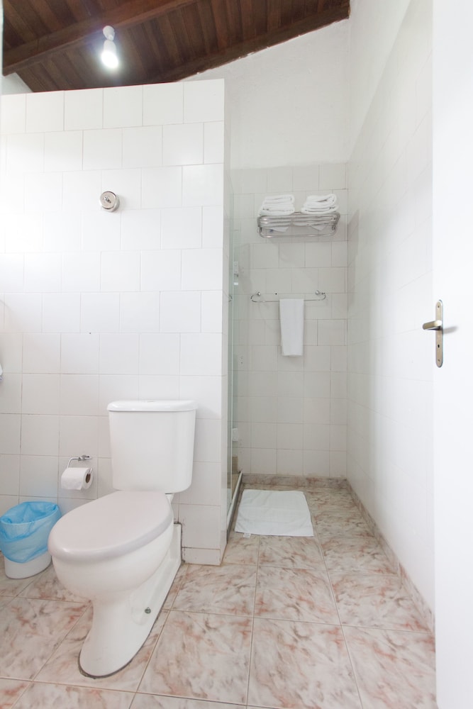 Standard Quadruple Room - Photo 12