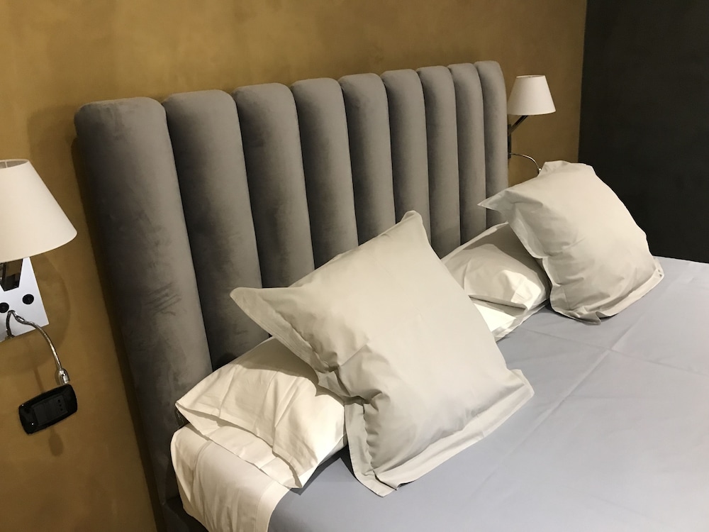 Deluxe Double Room - Photo 9
