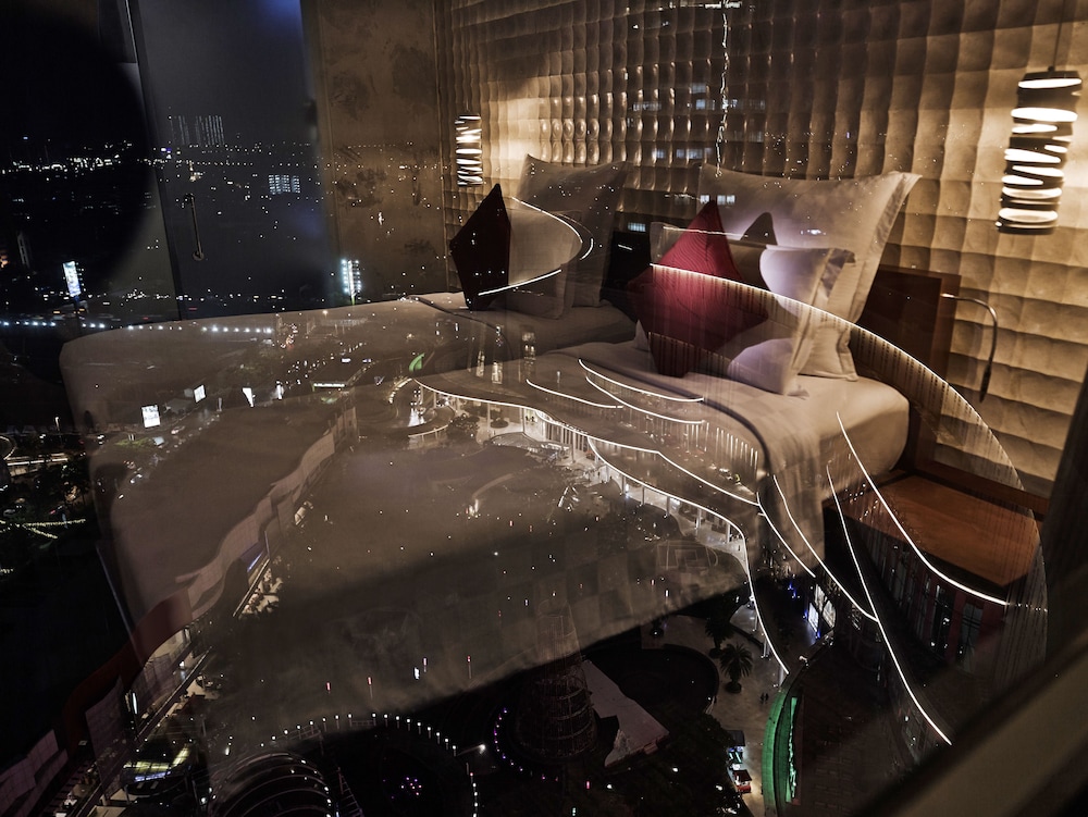 Deluxe Room, 1 King Bed - Photo 5