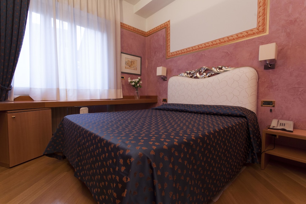 Double or Twin Room - Photo 5