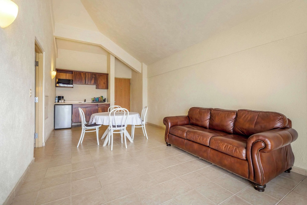Suite, Non Smoking (2 Rooms, 2 Double beds with Sofa bed) - Photo 20