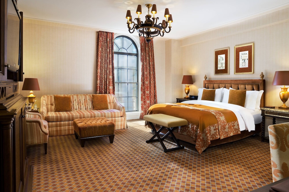 Superior Room, 1 King Bed (Mobility/Hearing Access, Roll-In Shwr) - Photo 2