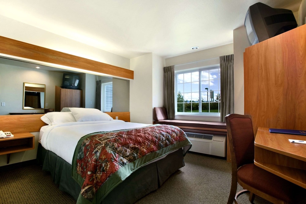 Suite, Accessible, Microwave