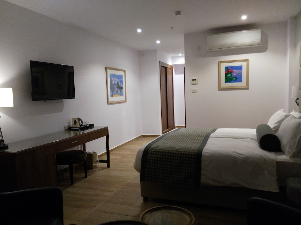 Premium Twin Room - Photo 1
