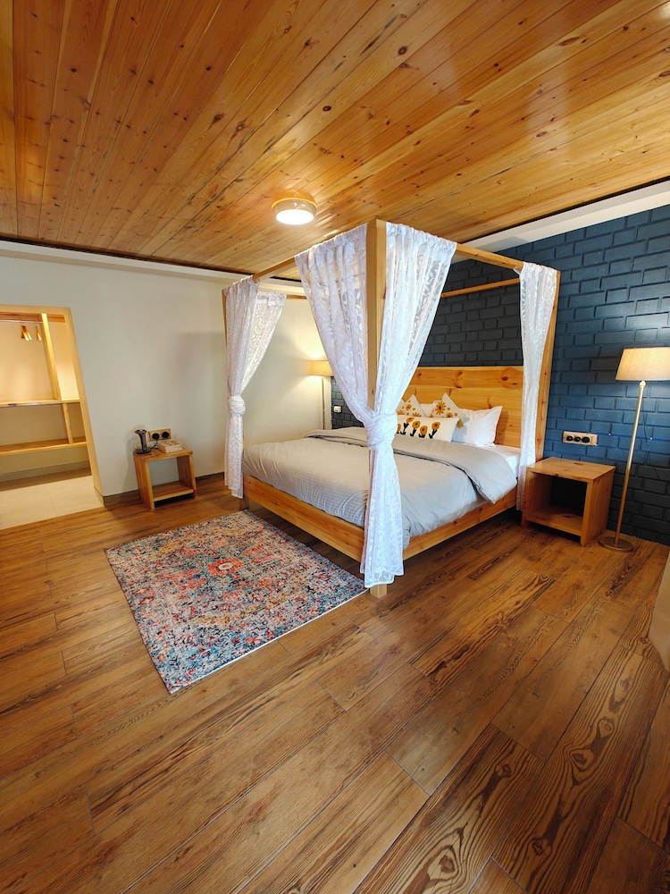 Romantic Double Room, Hill View photo 2