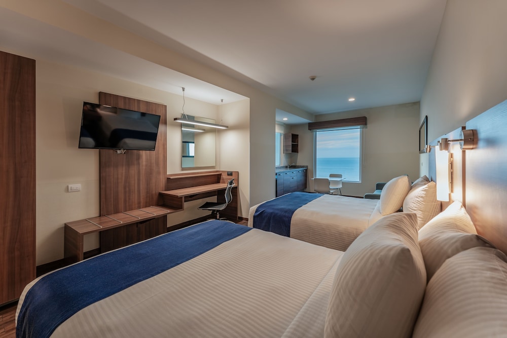 Standard Suite, 2 Double Beds photo 3