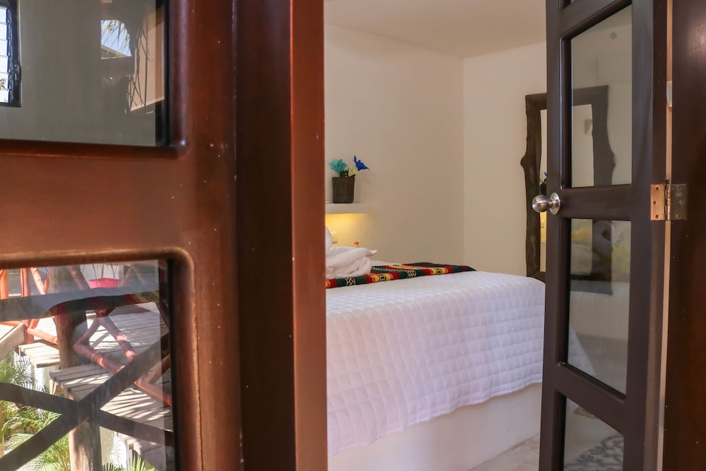 Suite, 1 King Bed, Garden View - Photo 2