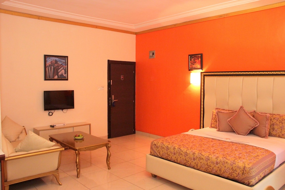 Basic Room, 1 Double Bed, Non Smoking photo 3