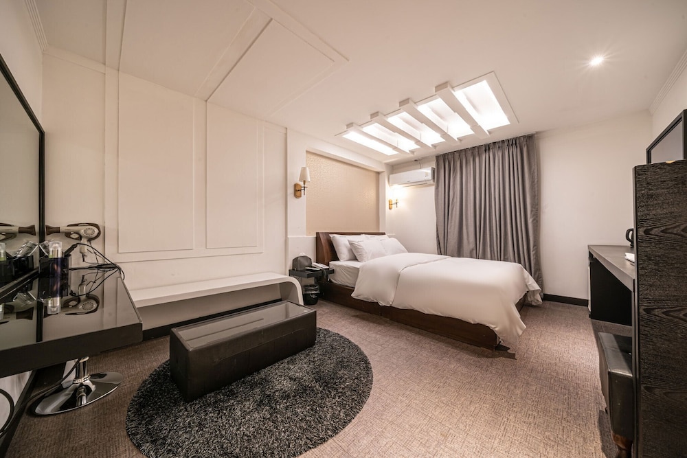 Standard Double Room - Photo 4