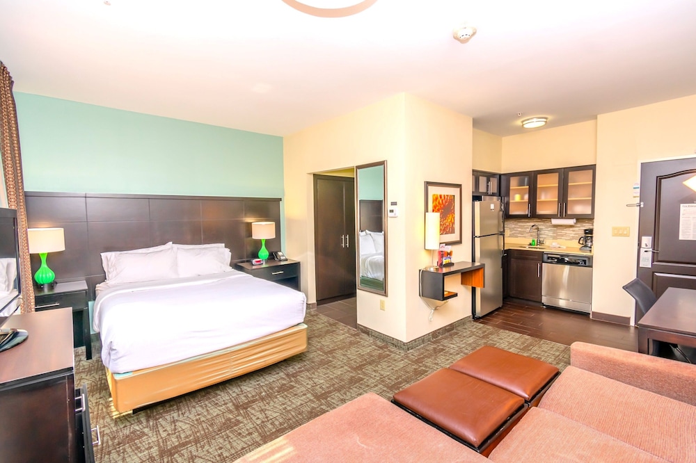 Studio Suite, 1 Queen Bed, Accessible Bathtub, Kitchen (Mobility, Accessible Tub) - Photo 1