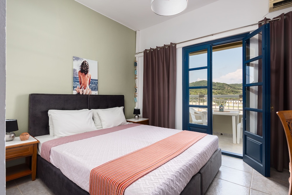 Panoramic Studio Suite, 1 King Bed, Sea View
