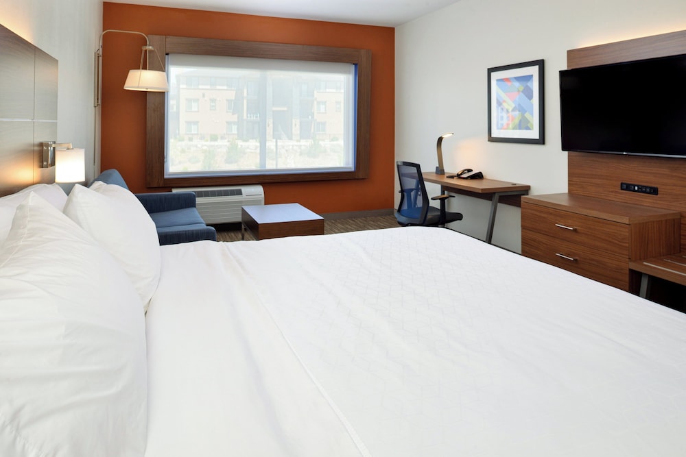 Suite, 1 King Bed, Accessible (Communications) - Photo 2