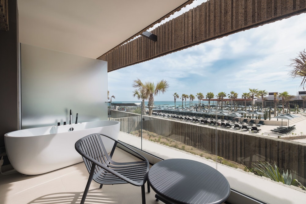 Preferred Club Junior Suite Ocean View King