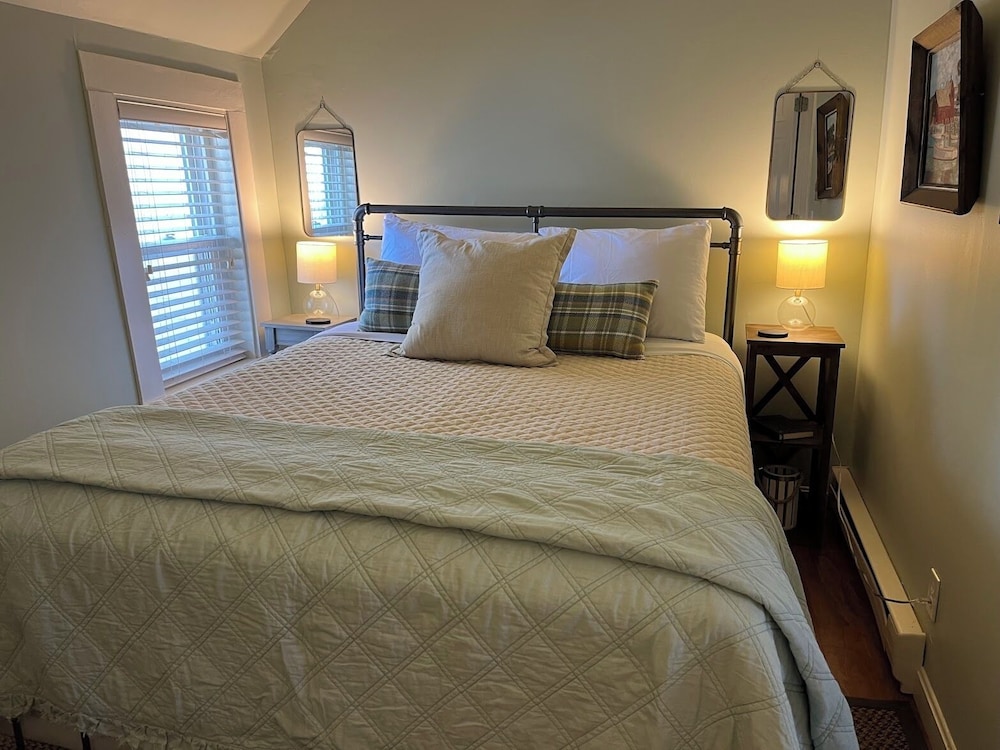 Classic Room, 1 Queen Bed, Annex Building