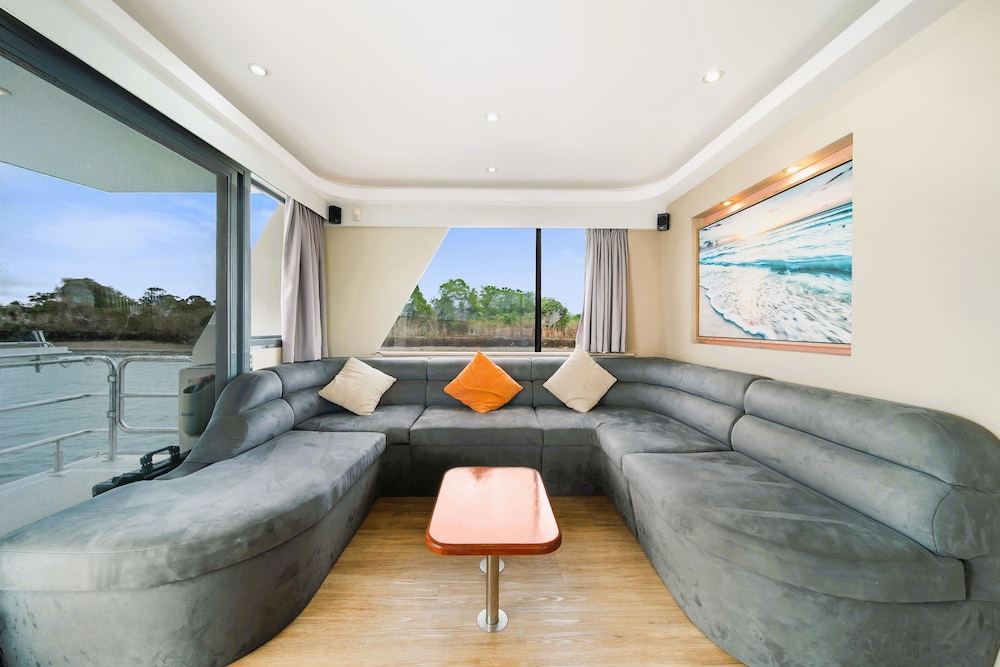Luxury Houseboat, 4 Bedrooms (Aegean 60) photo 1