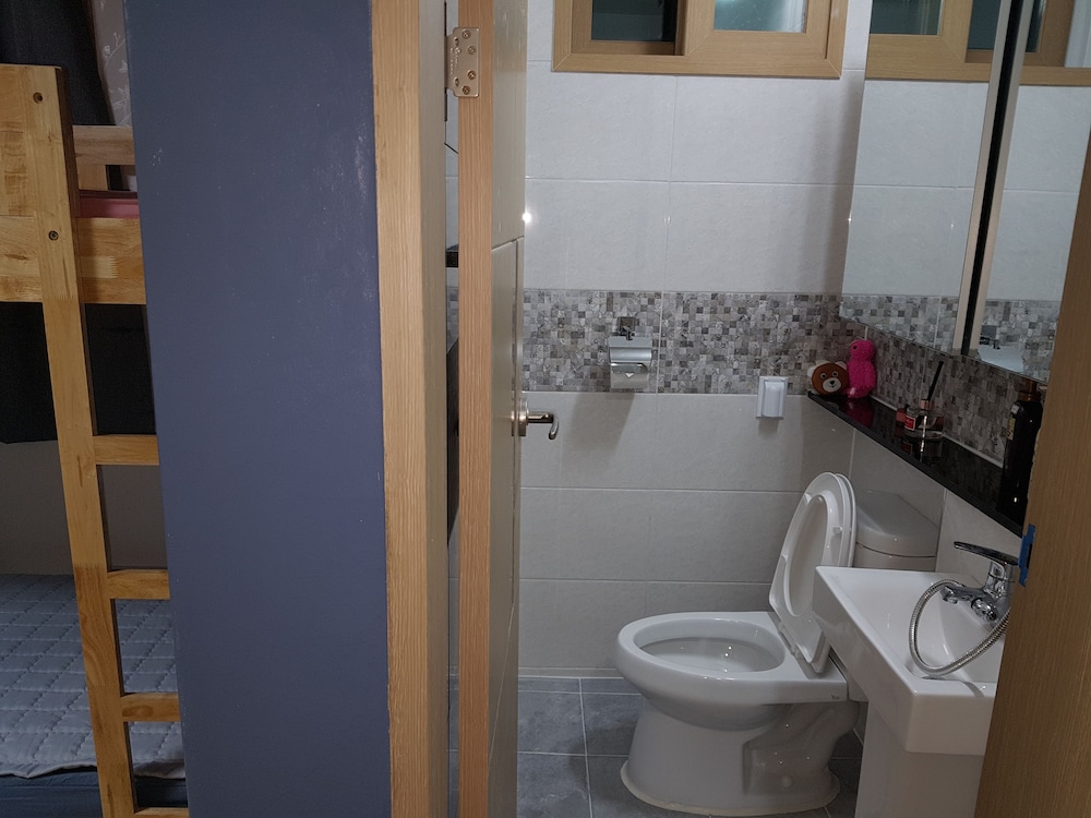 Shared Dormitory, Women only (6 persons) photo 3