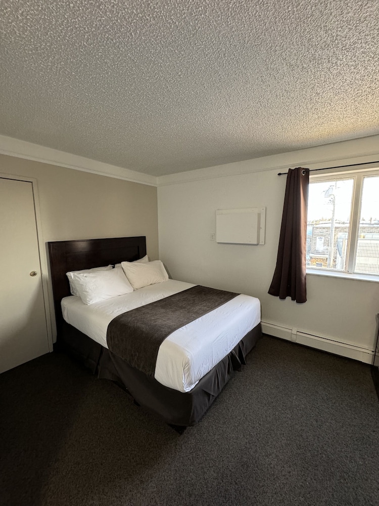 Basic Single Room - Photo 3