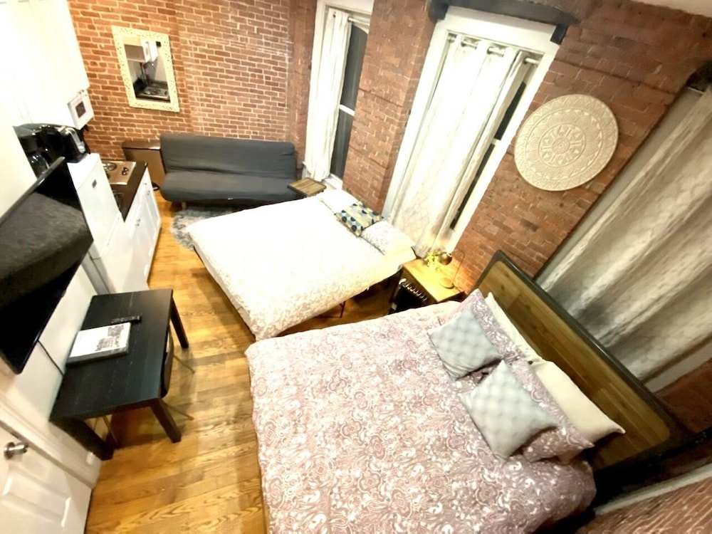 Deluxe Studio, Multiple Beds, Kitchenette photo 3