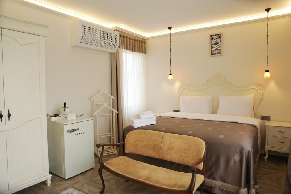 Deluxe Double or Twin Room, Partial Lake View