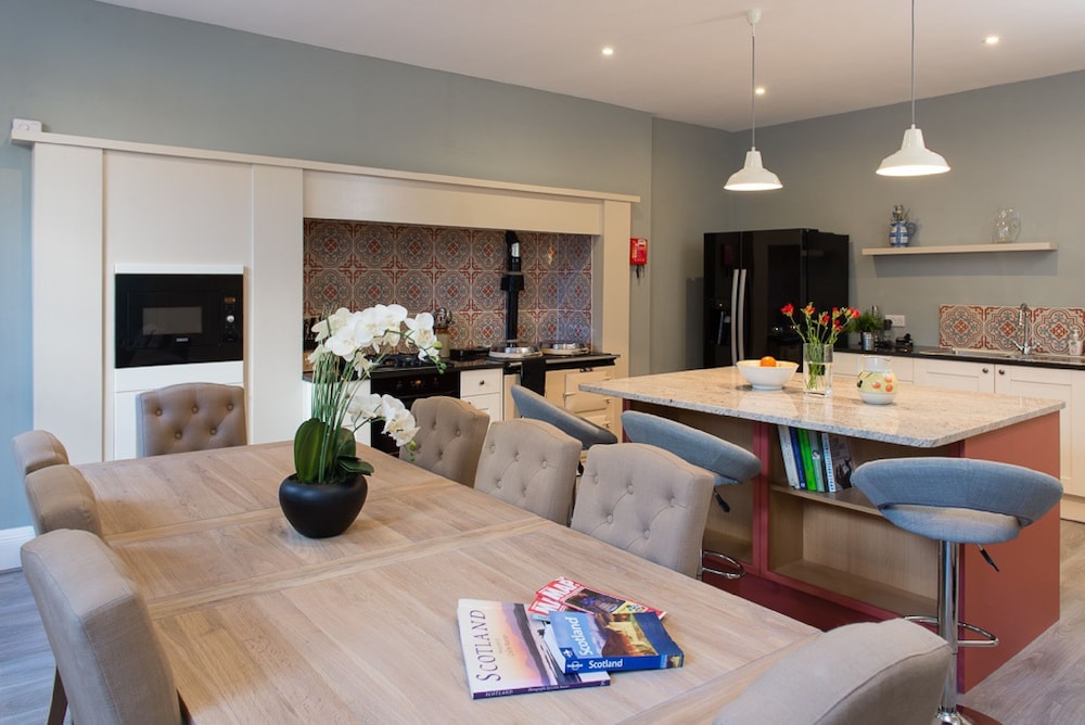 Authentic Central 2-Storey 3-Bedroom Apartment
