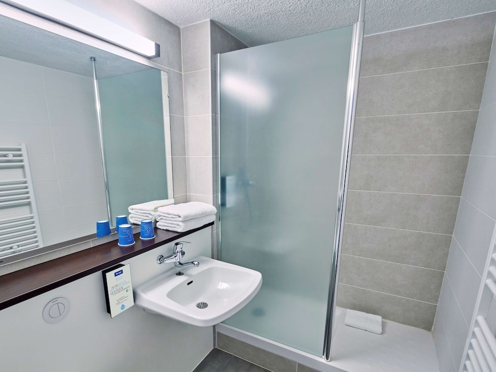 Standard Room, 2 Twin Beds - Photo 9
