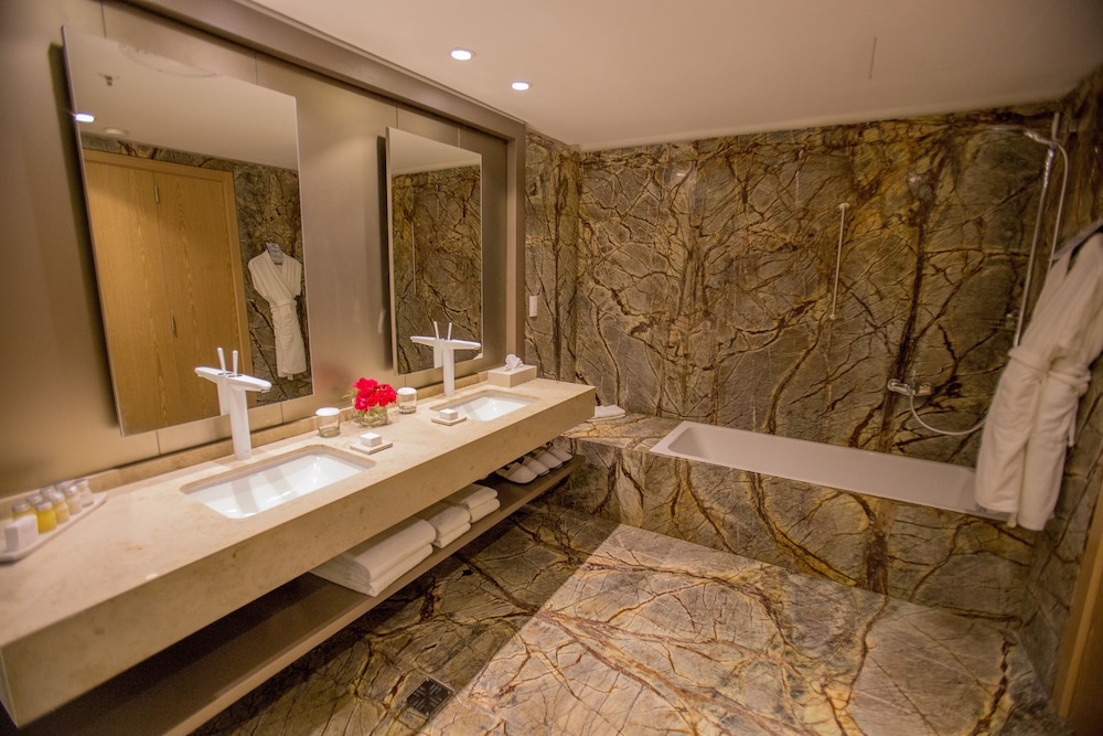 Presidential Suite, 1 King Bed thumbnail 6