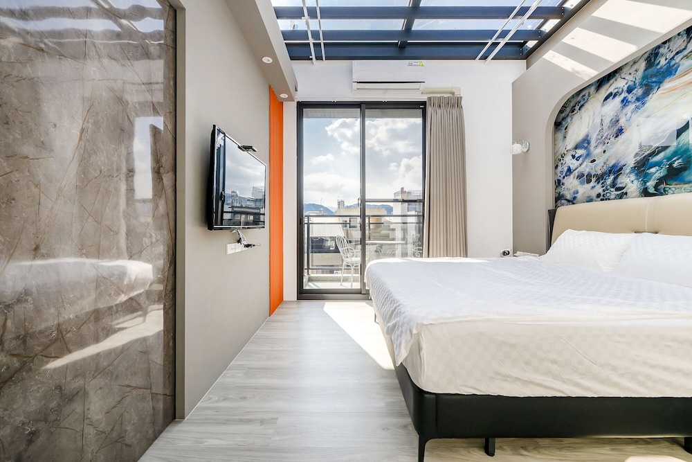 Deluxe Quadruple Room with Balcony photo 2