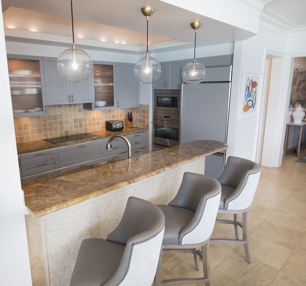 Suite, 1 Bedroom, Oceanfront - Photo 3