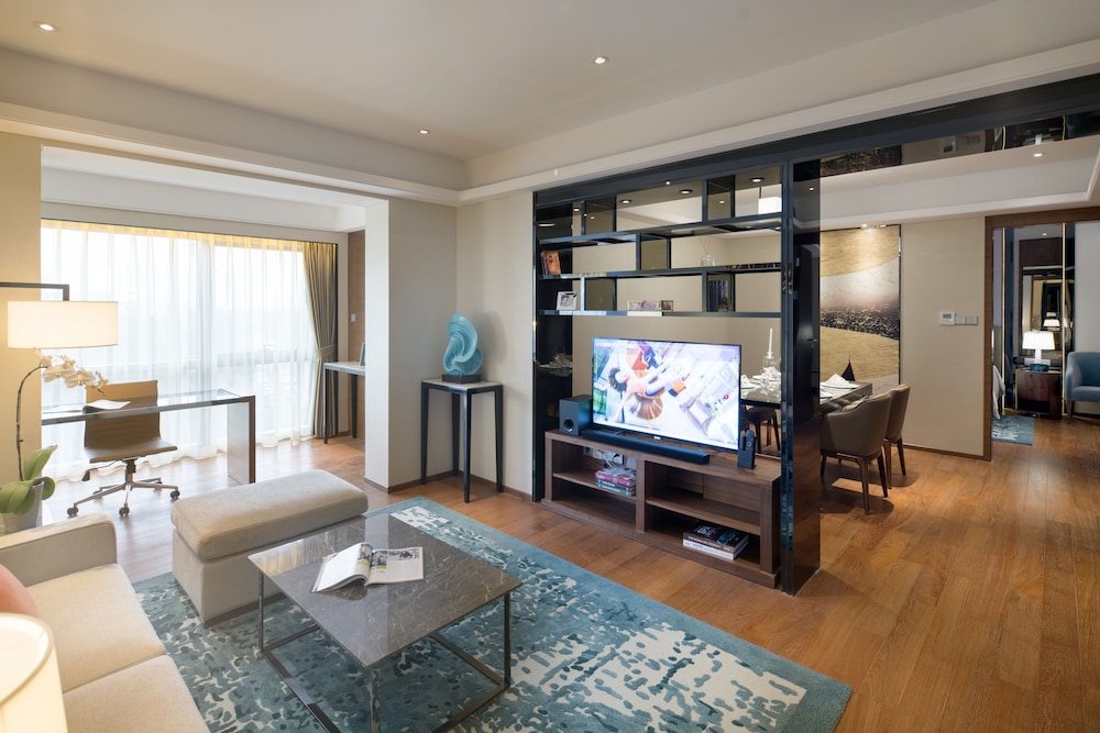 Two Bedroom Executive thumbnail 6