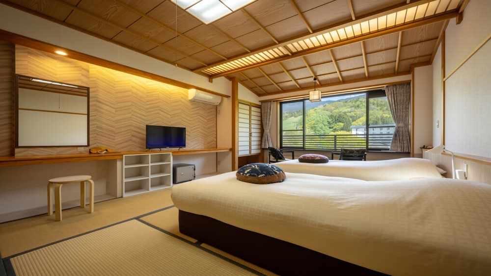 [Mountain Side Superior] Japanese-Modern Twin, 12 Tatami Mats, Non-Smoking