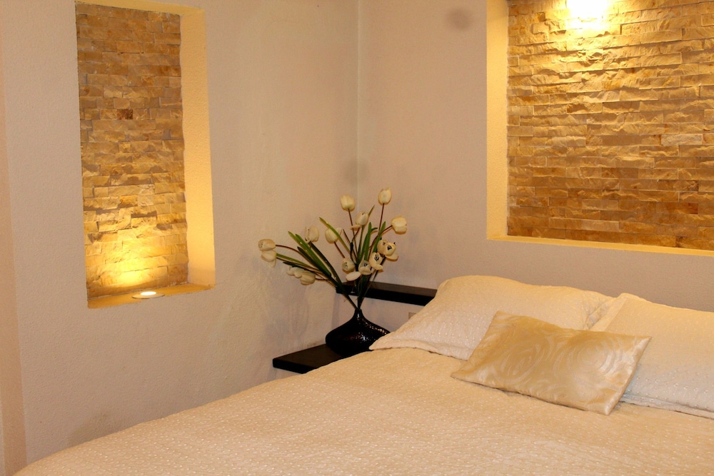Room, 1 King Bed photo 1