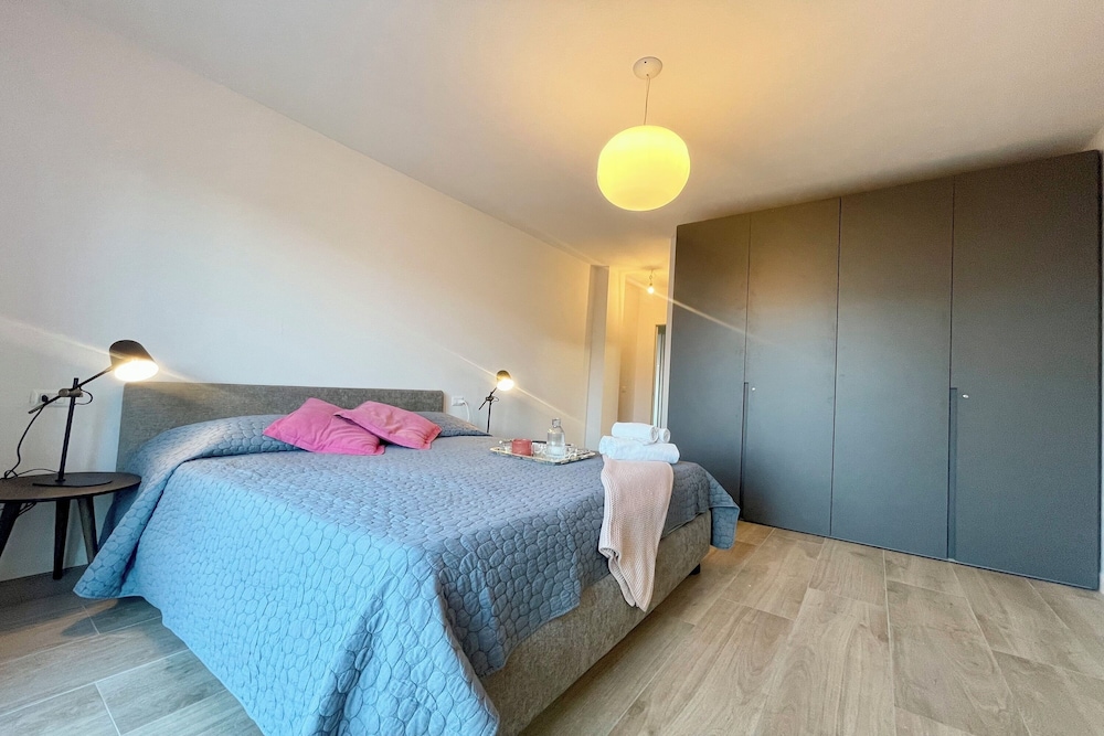 Family Apartment, Multiple Bedrooms, 2 Bathrooms, Beachside (Modern House Apartment 4)