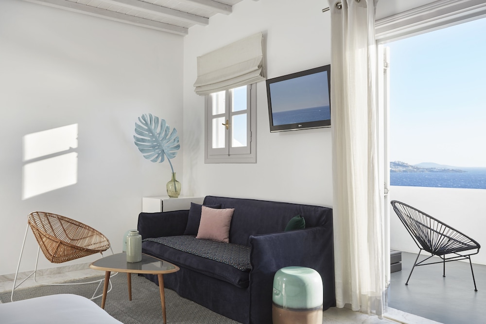 Deluxe Sea View Suite with Outdoor Hot Tub
