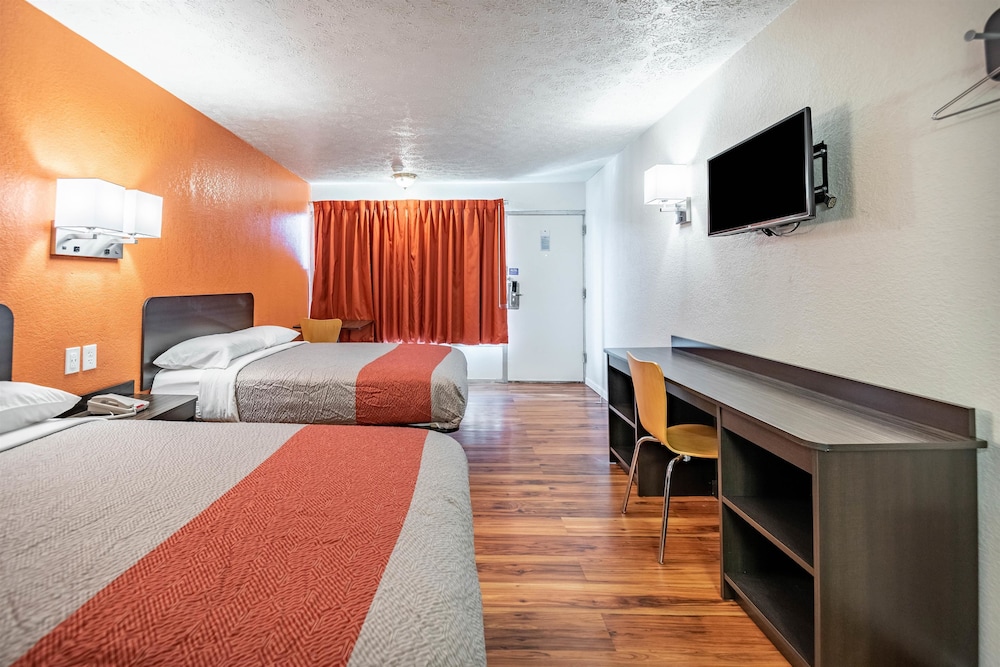 Deluxe Room, 2 Double Beds, Accessible, Non Smoking photo 3
