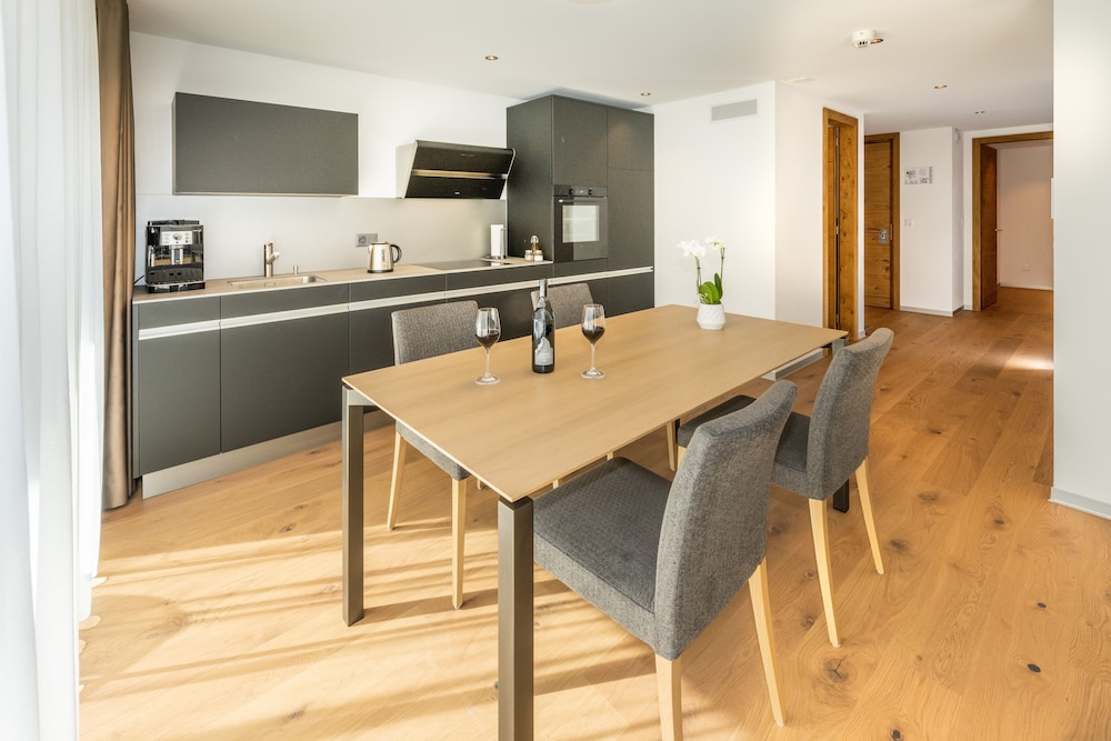 Deluxe Apartment, 2 Bedrooms, Balcony, Mountain View